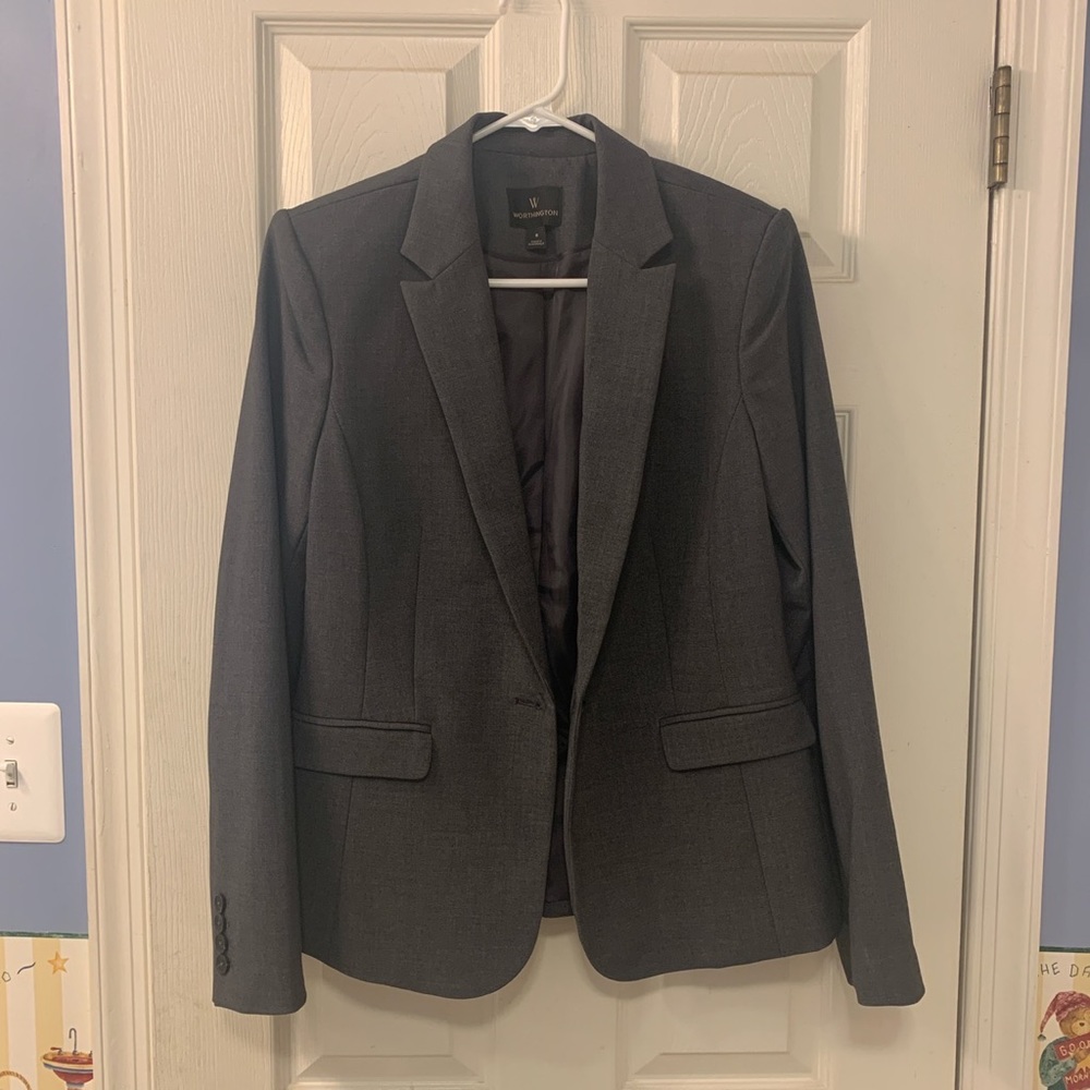 Gray Worthington blazer with shoulder pads.